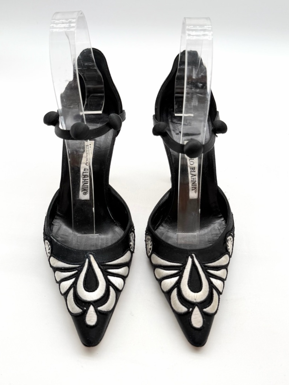 Manolo Blahnik Vintage 2007 Limited Edition  Embroidered Satin Pumps Heels EU 37 - Picture 2 of 12